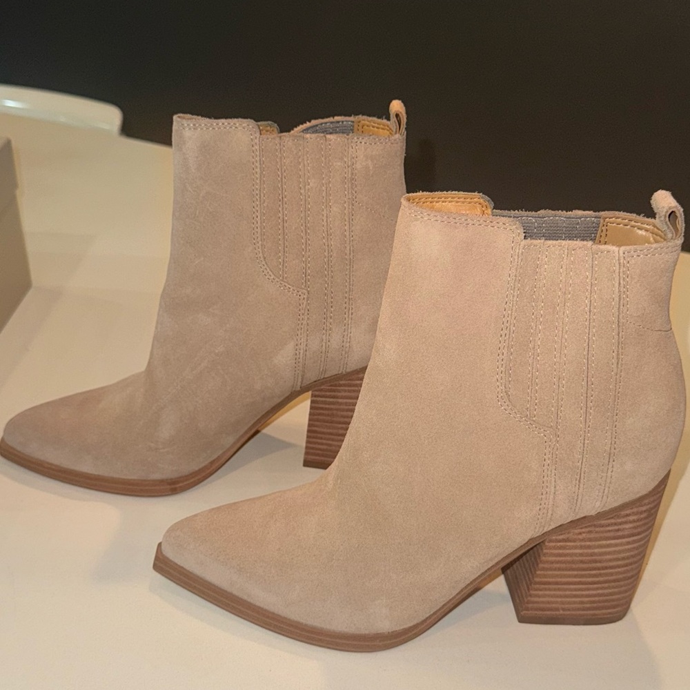Marc Fisher Matter Chelsea Boot Women's Size US6 Beige Suede - Picture 8 of 11